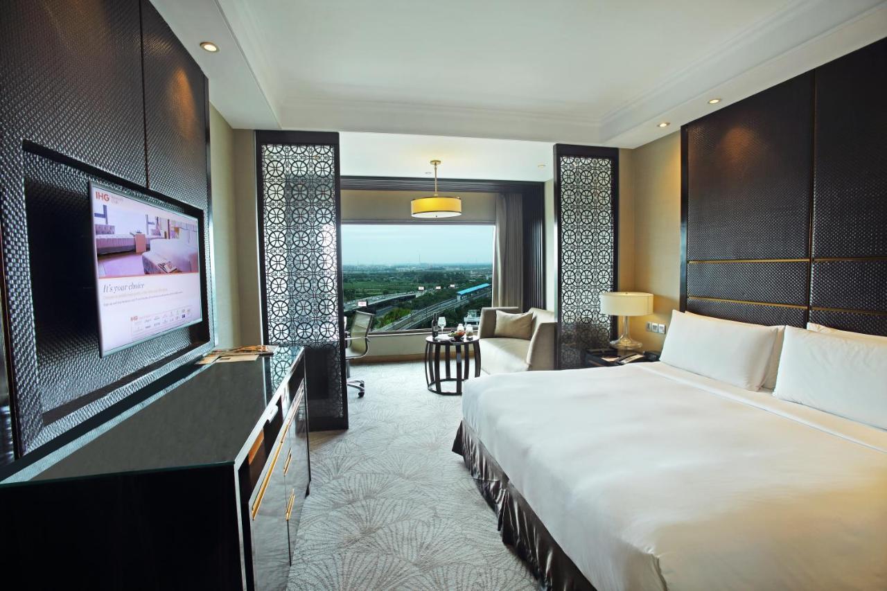 Crowne Plaza New Delhi Mayur Vihar Noida By Ihg Exterior foto Deluxe Room