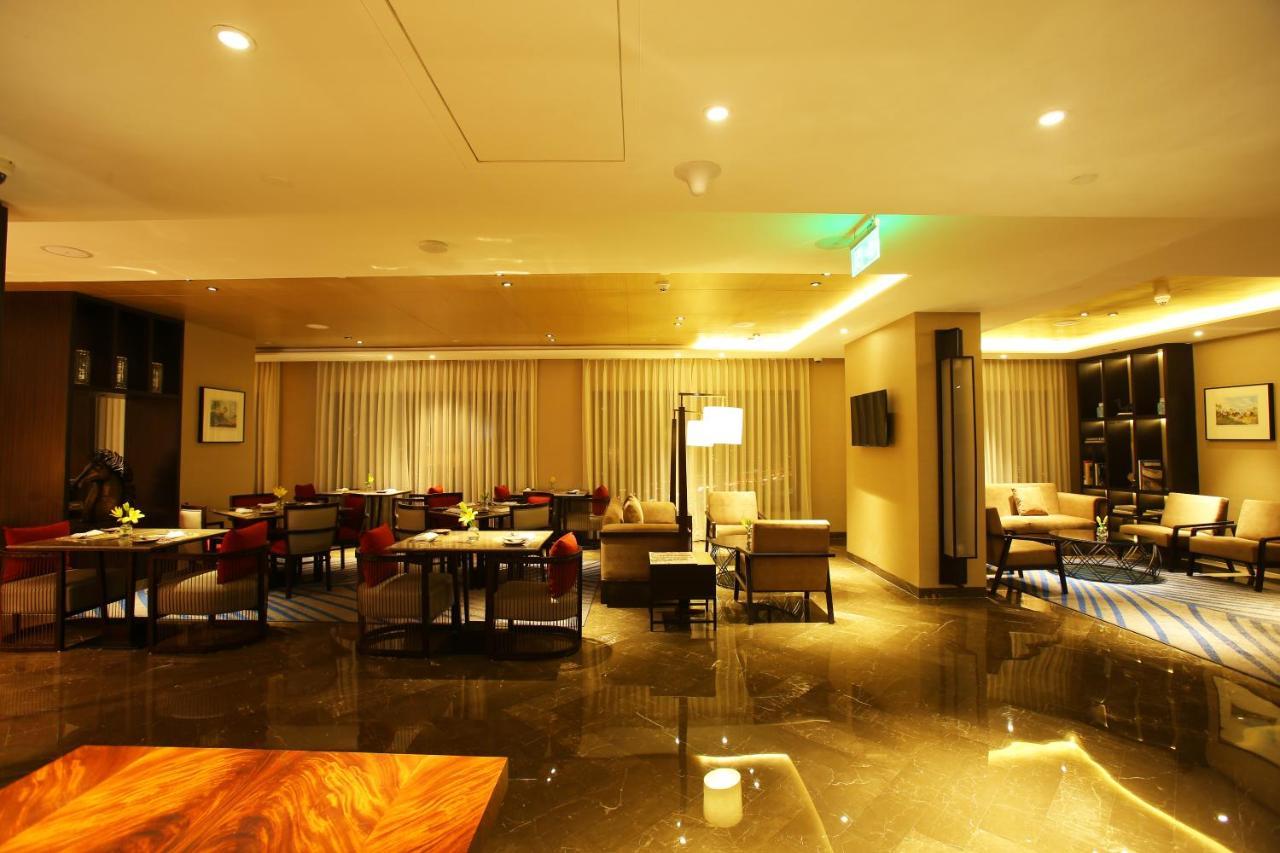 Crowne Plaza New Delhi Mayur Vihar Noida By Ihg Quarto foto The lounge at the airport