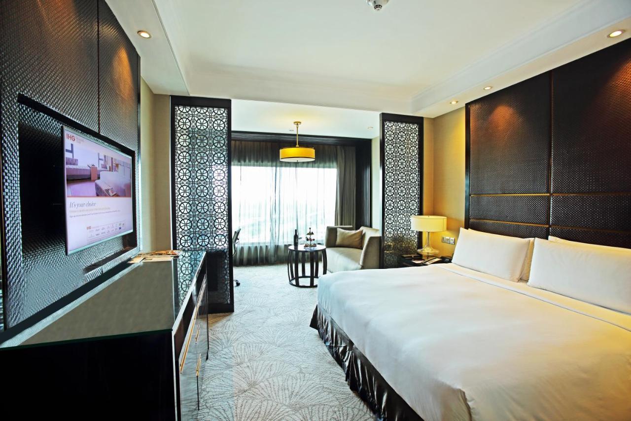 Crowne Plaza New Delhi Mayur Vihar Noida By Ihg Exterior foto Deluxe Room