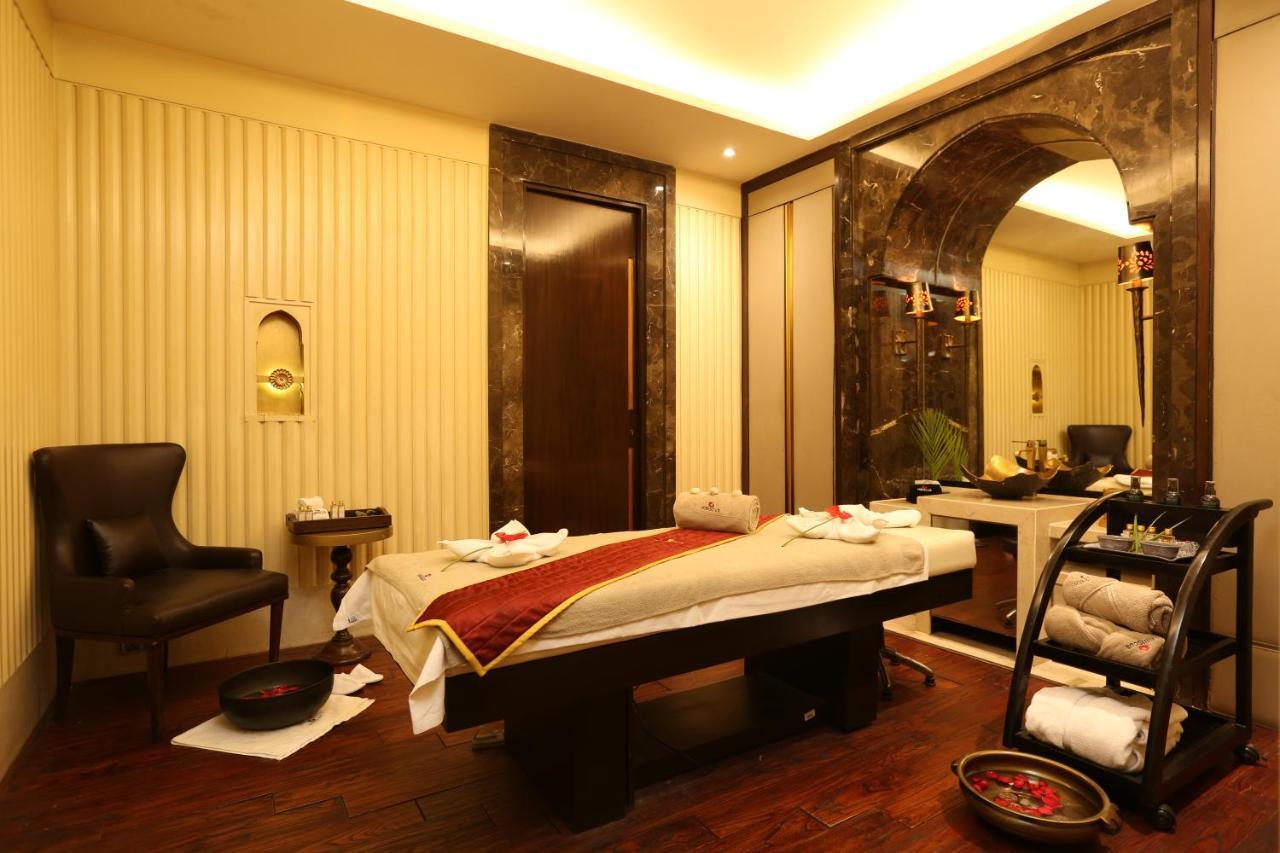 Crowne Plaza New Delhi Mayur Vihar Noida By Ihg Exterior foto A spa treatment room