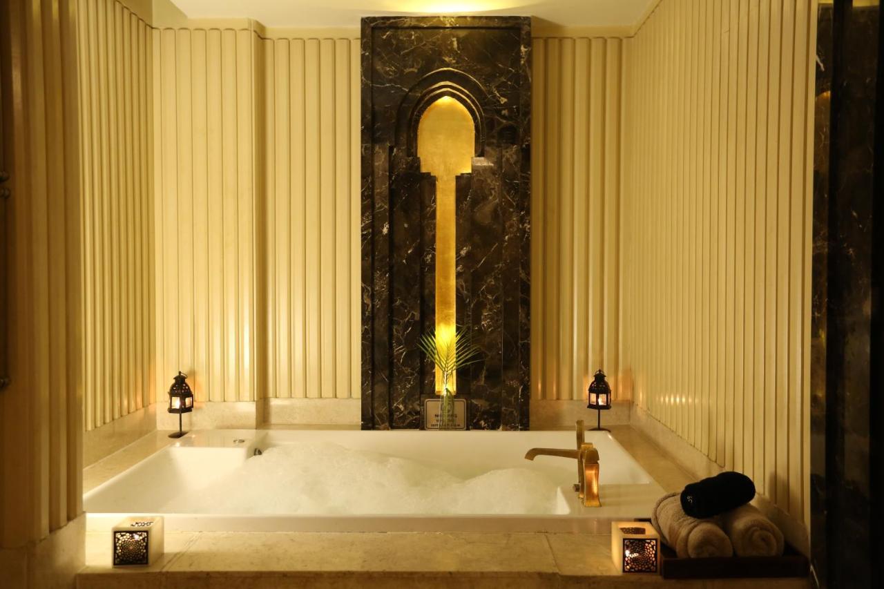 Crowne Plaza New Delhi Mayur Vihar Noida By Ihg Exterior foto A bathtub