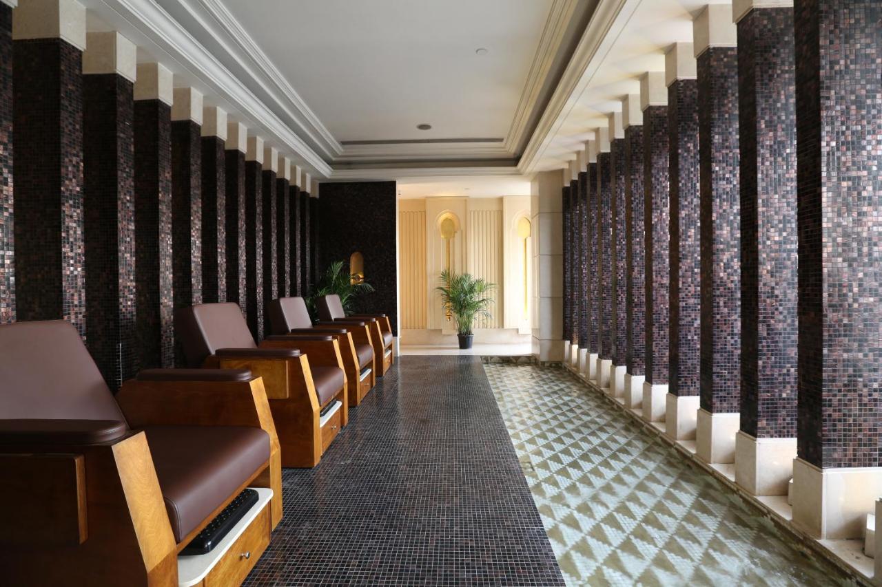 Crowne Plaza New Delhi Mayur Vihar Noida By Ihg Exterior foto The interior of the lounge