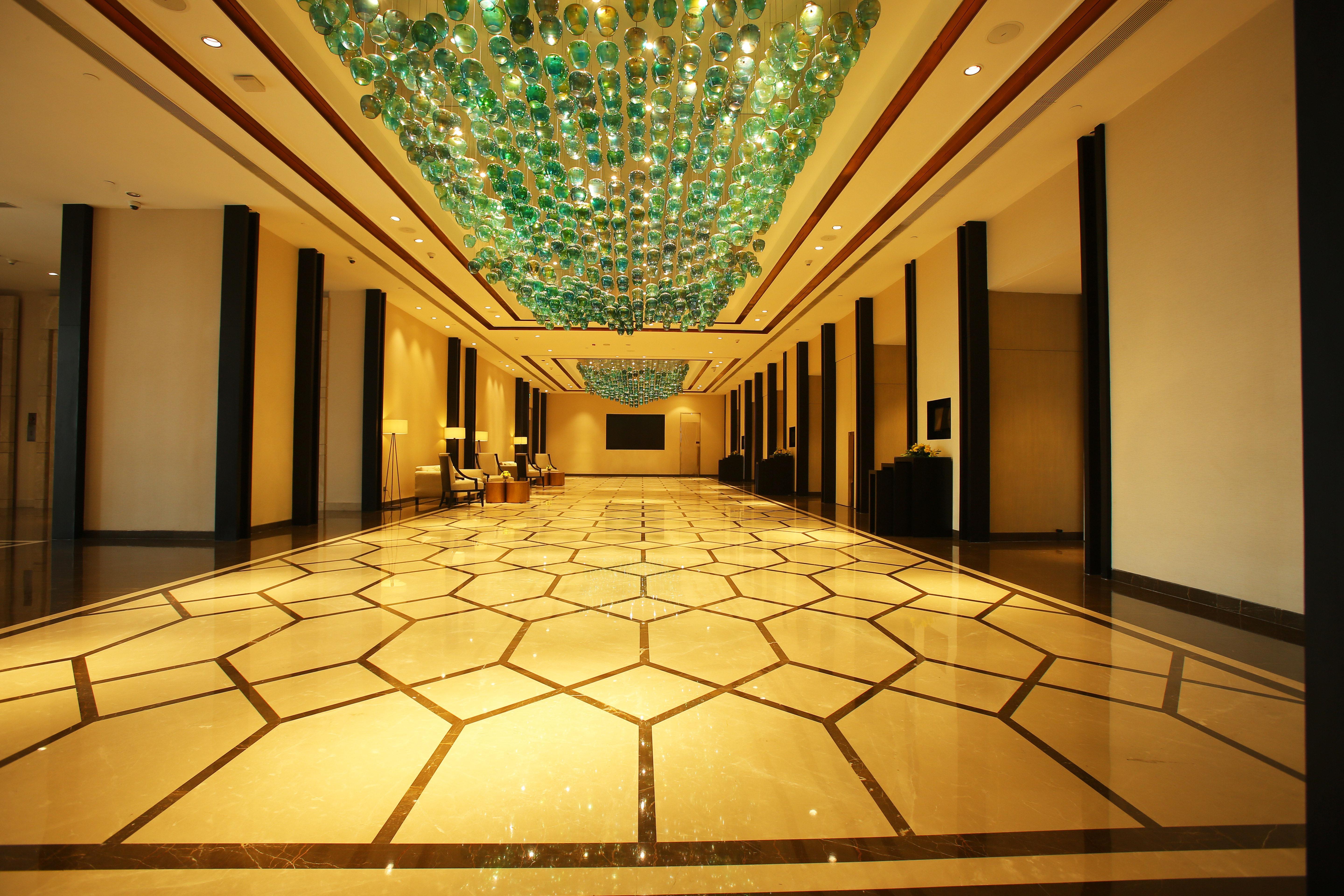 Crowne Plaza New Delhi Mayur Vihar Noida By Ihg Exterior foto The lobby of the Taj Mahal Palace, Mumbai