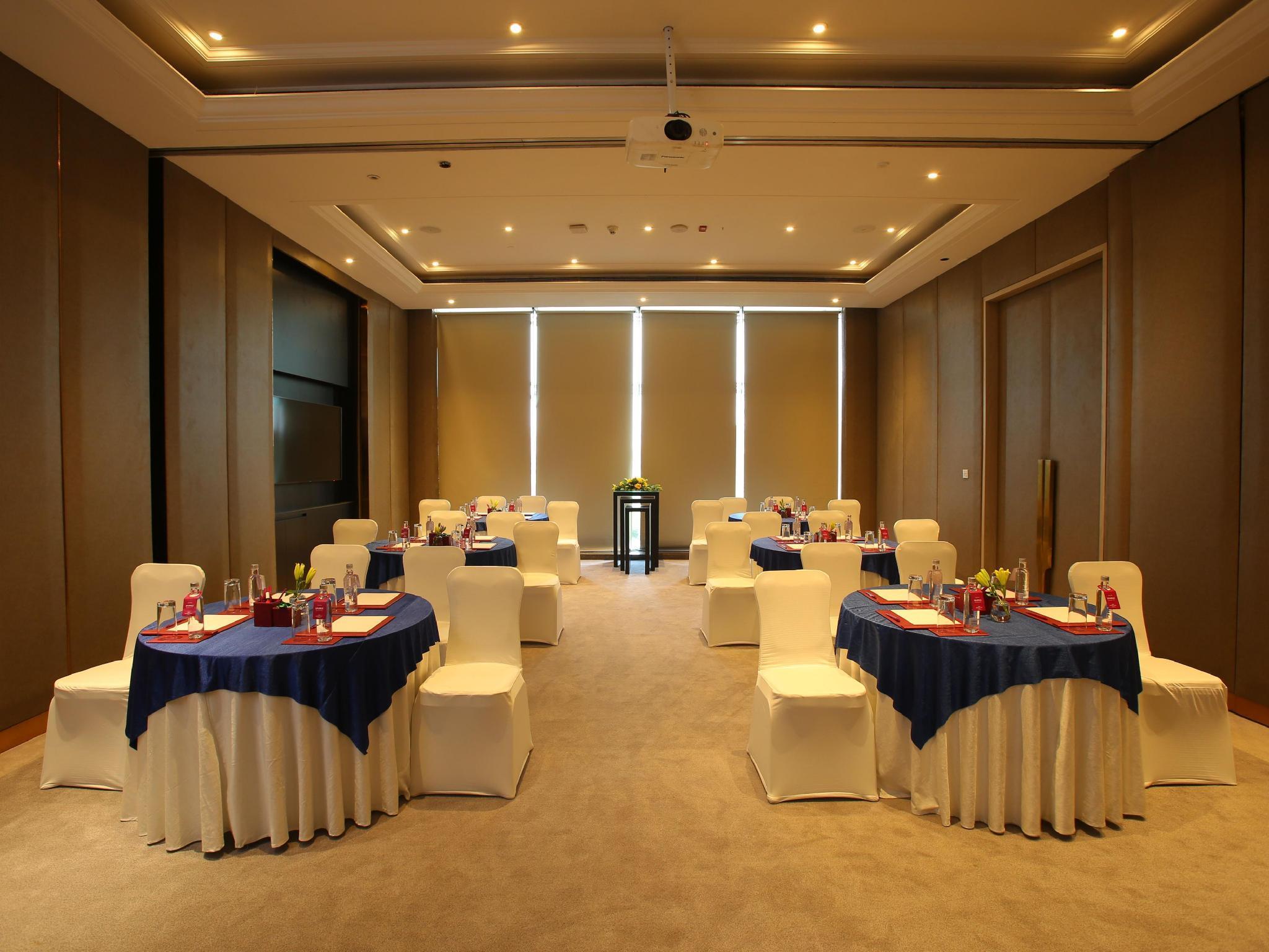 Crowne Plaza New Delhi Mayur Vihar Noida By Ihg Exterior foto Meeting room