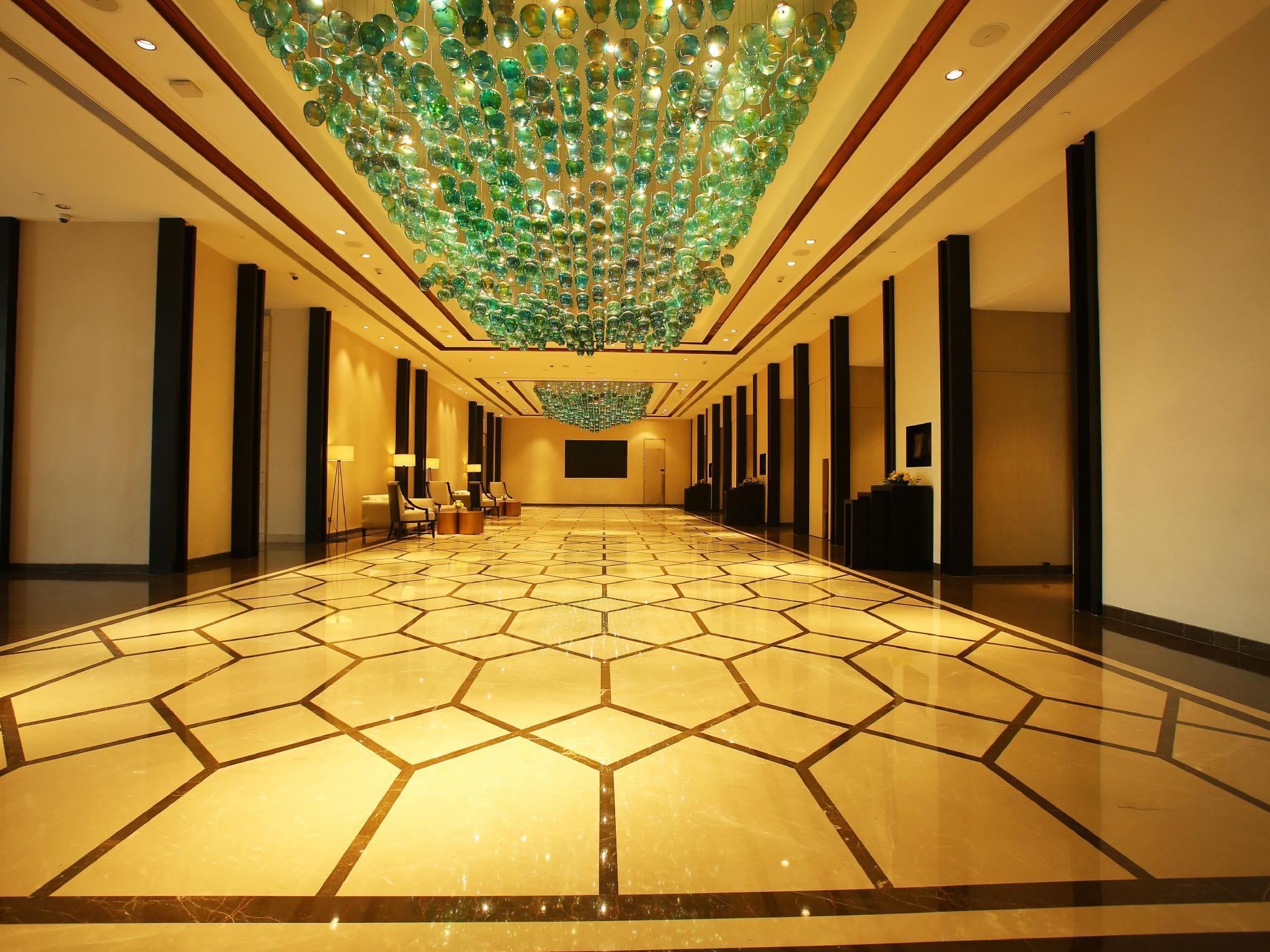 Crowne Plaza New Delhi Mayur Vihar Noida By Ihg Exterior foto The lobby of the Taj Mahal Palace, Mumbai