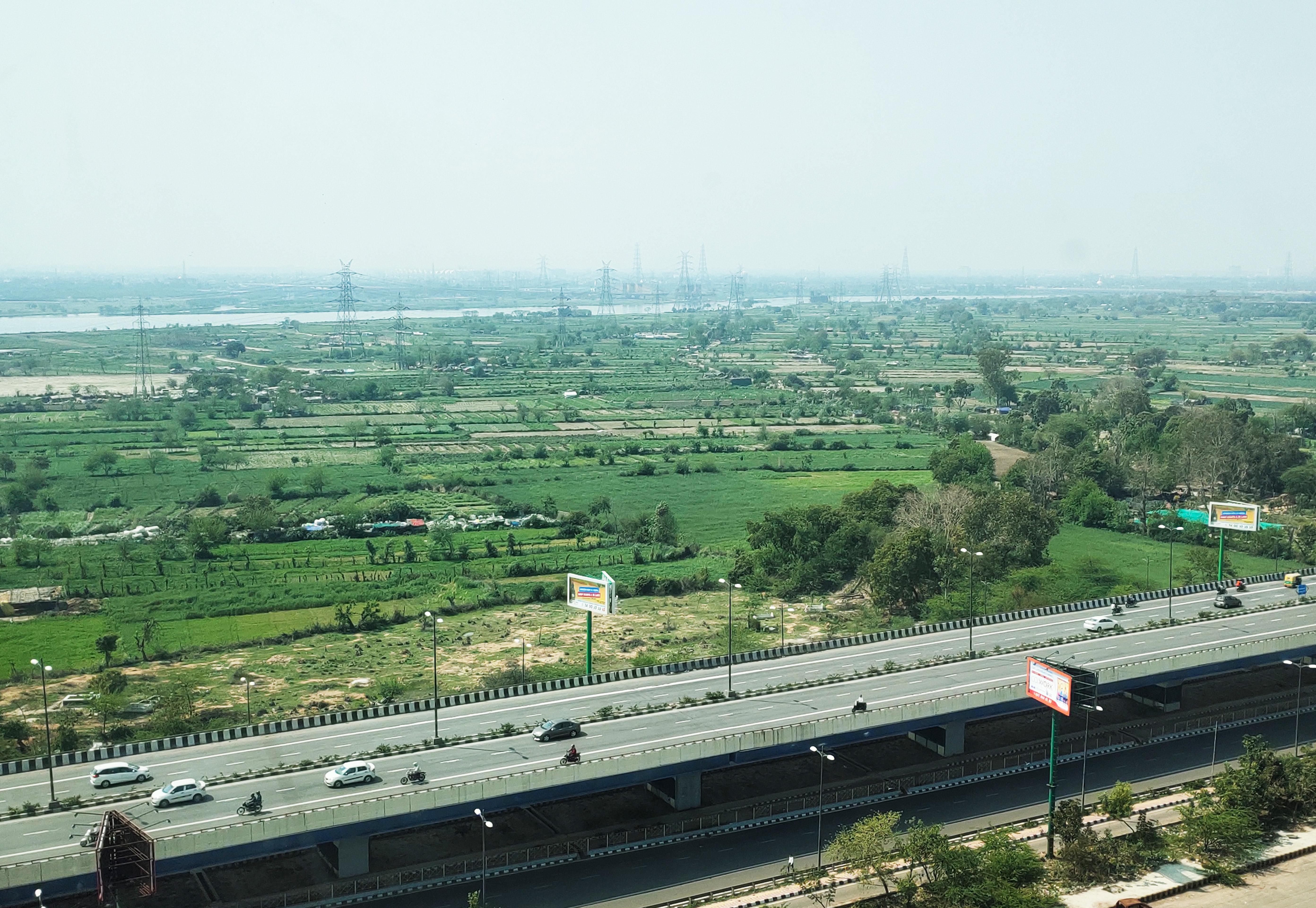 Crowne Plaza New Delhi Mayur Vihar Noida By Ihg Exterior foto NH 10 near Gurgaon