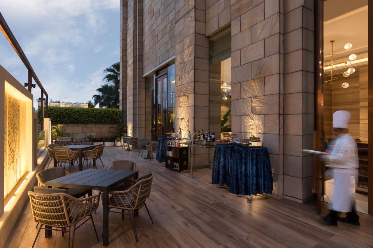 Crowne Plaza New Delhi Mayur Vihar Noida By Ihg Exterior foto The Terrace at The Oberoi, Mumbai