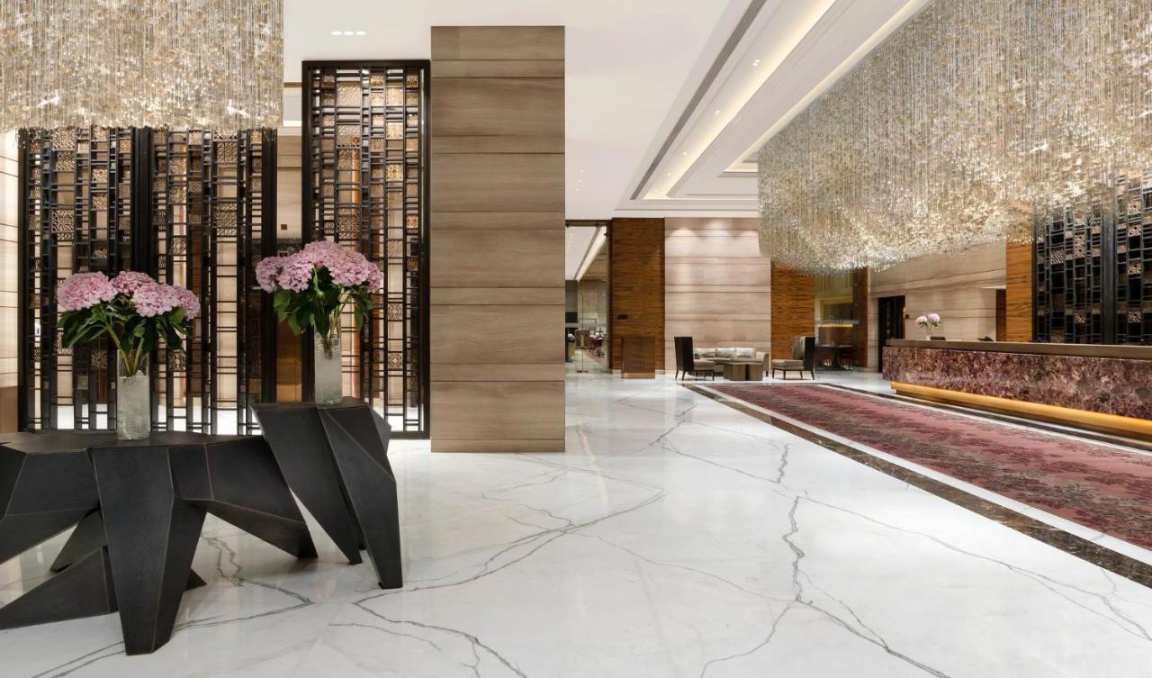 Crowne Plaza New Delhi Mayur Vihar Noida By Ihg Exterior foto The lobby of the hotel