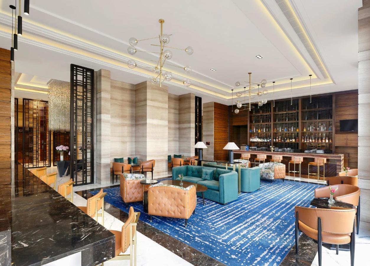 Crowne Plaza New Delhi Mayur Vihar Noida By Ihg Exterior foto The Bar