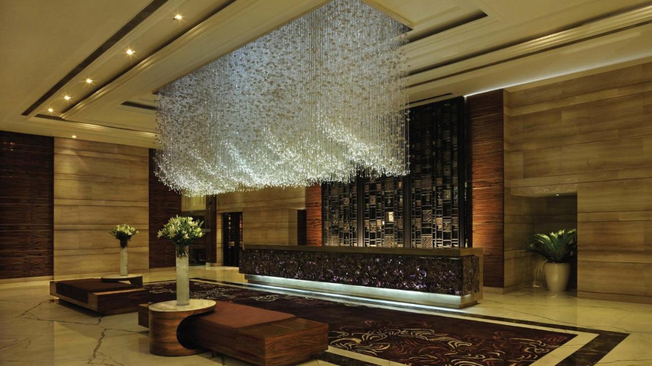 Crowne Plaza New Delhi Mayur Vihar Noida By Ihg Exterior foto The lobby of the hotel