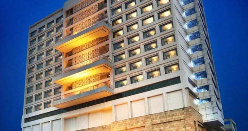 Crowne Plaza New Delhi Mayur Vihar Noida By Ihg Exterior foto The hotel's facade