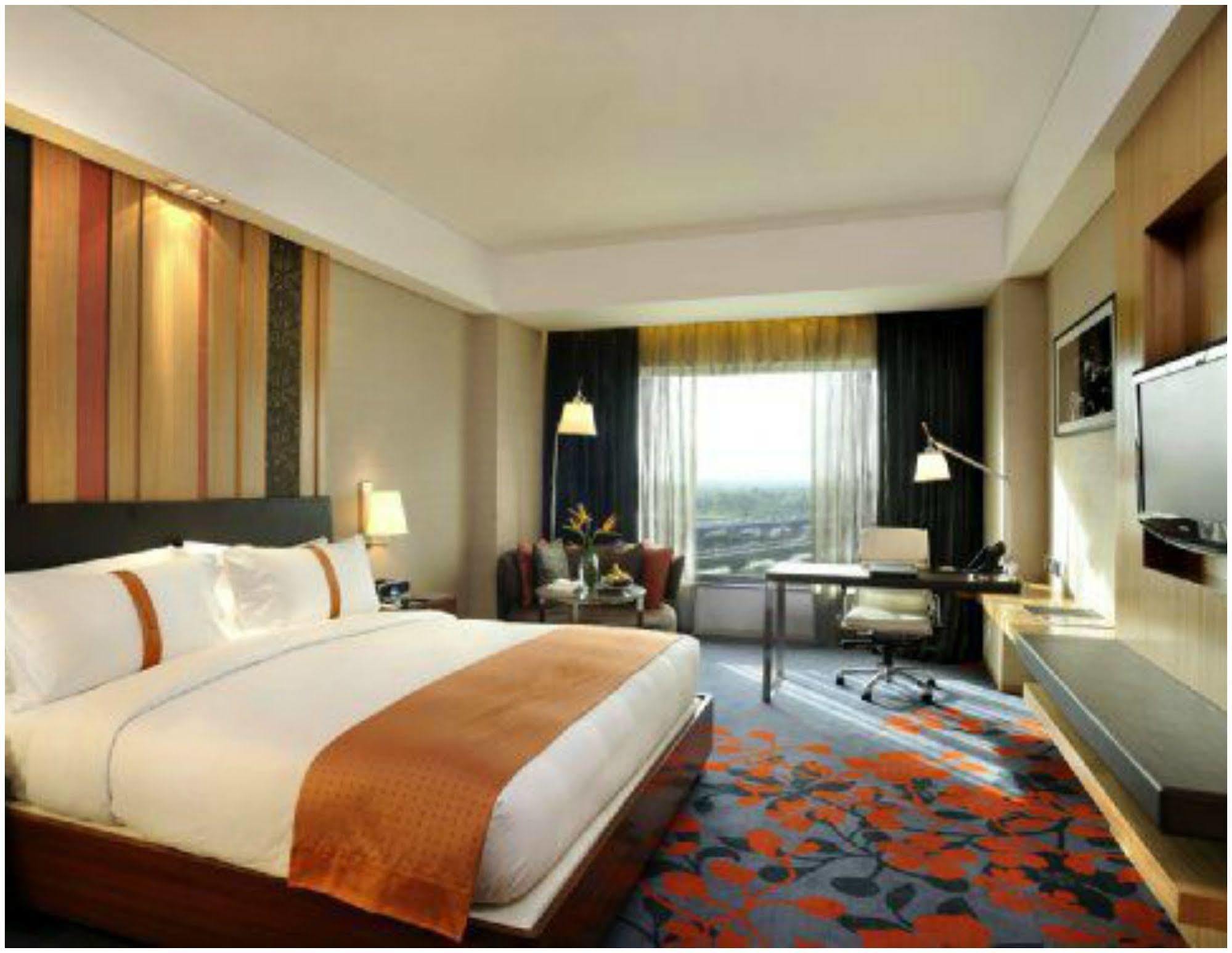 Crowne Plaza New Delhi Mayur Vihar Noida By Ihg Exterior foto A room at the Holiday Inn